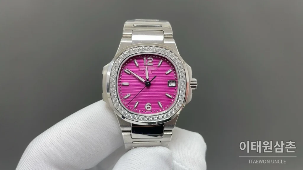 파텍필립 노틸러스 쿼츠 32mm 멀티컬러 다이얼