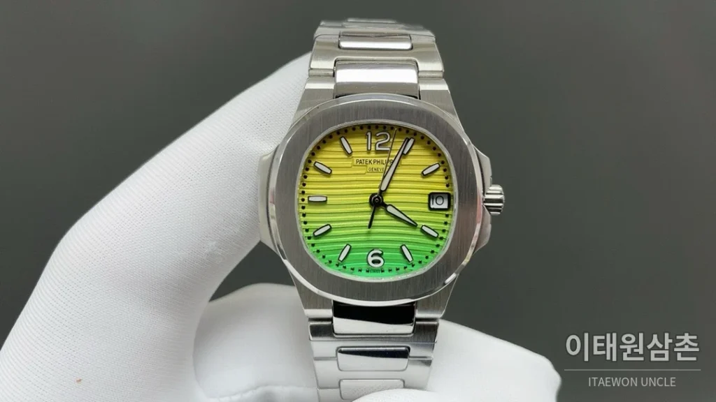 파텍필립 노utilus 쿼츠 32mm 자개 다이얼