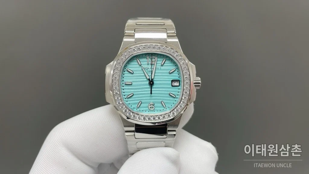 파텍필립 노틸러스 쿼츠 32mm 멀티컬러 다이얼