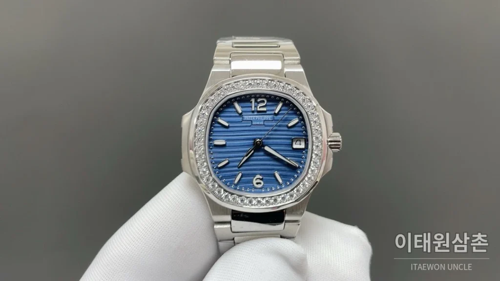 파텍필립 노틸러스 쿼츠 32mm 멀티컬러 다이얼