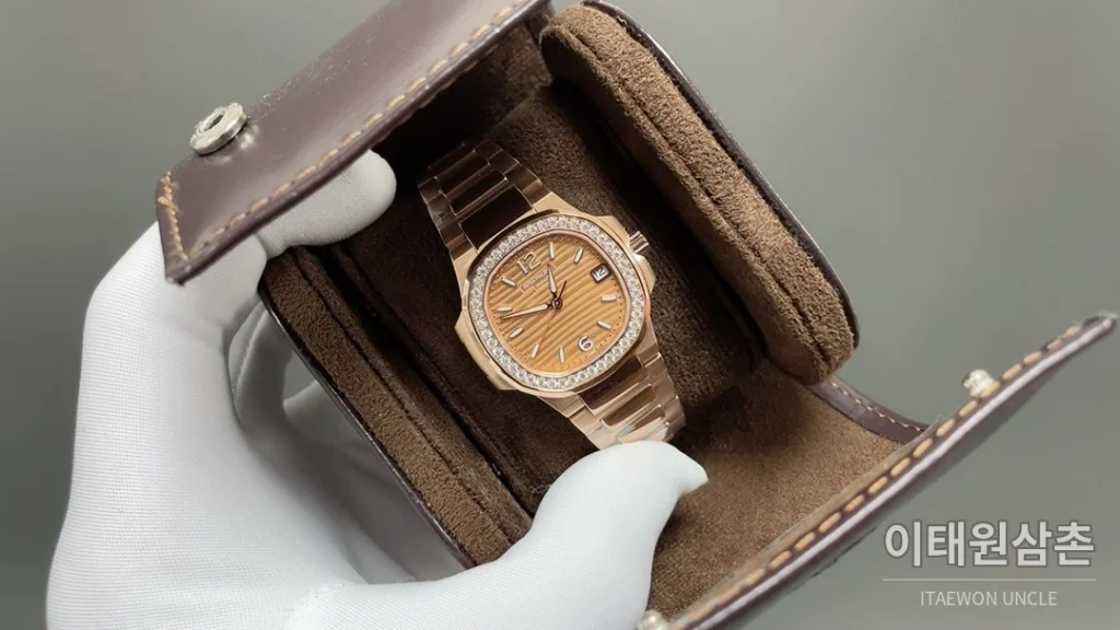 파텍필립 노틸러스 쿼츠 32mm 아이스블루 다이얼