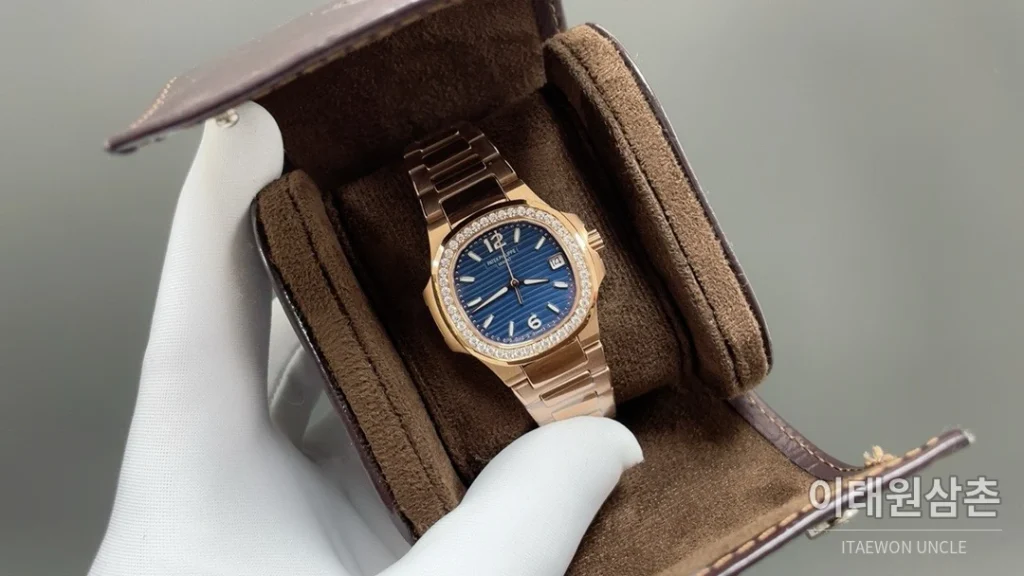 파텍필립 노틸러스 쿼츠 32mm 아이스블루 다이얼 (2)