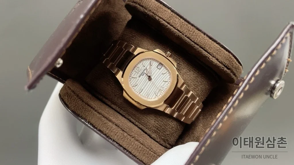 파텍필립 노틸러스 쿼츠 32mm 자개 다이얼