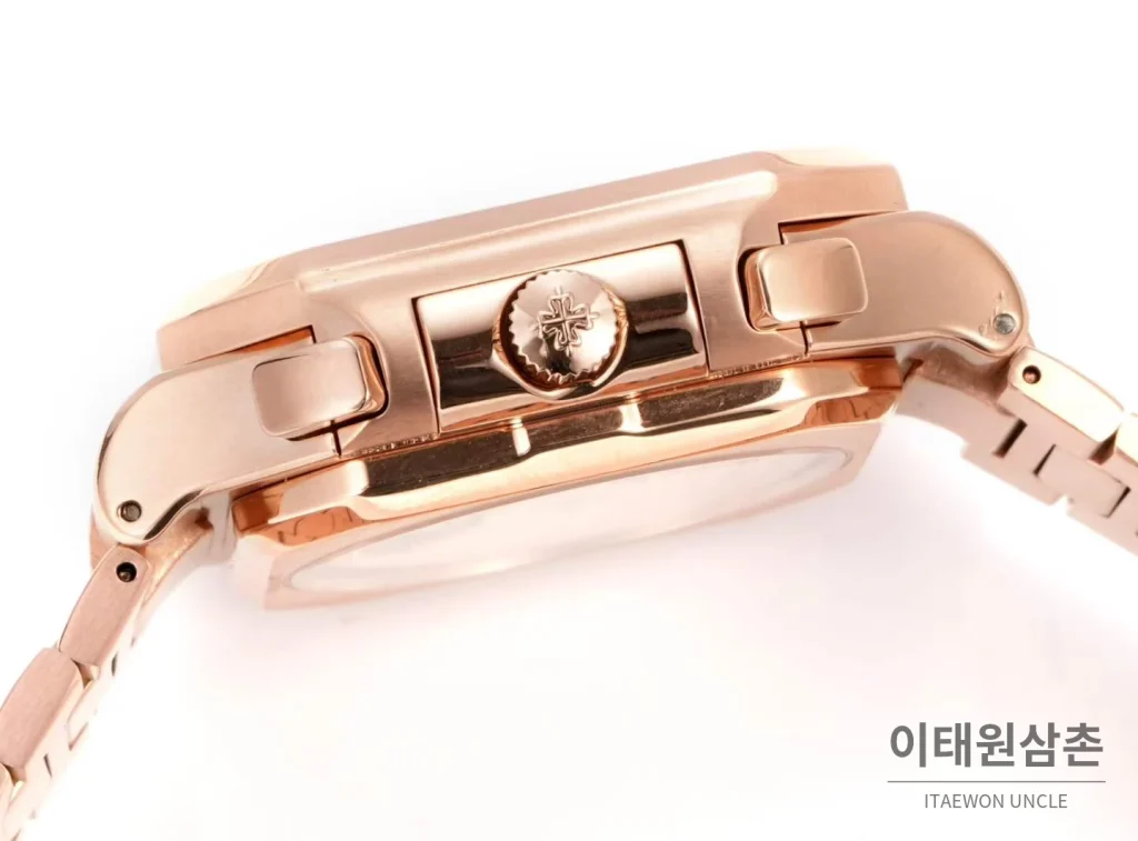 파텍필립 노틸러스 스틸 블랙다이얼 크로노그래프 오토매틱 44mm (2)