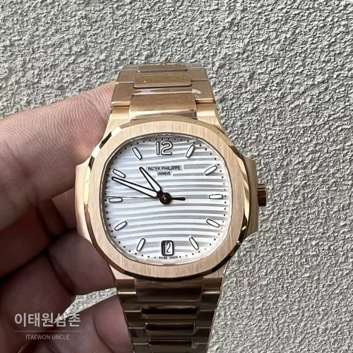 파텍필립 노틸러스 스틸 블루다이얼 오토매틱 35.2mm 7118 파텍필립 노틸러스 스틸 블루다이얼 오토매틱 35.2mm 7118 로즈골드 브레이슬릿 로즈골드 베젤