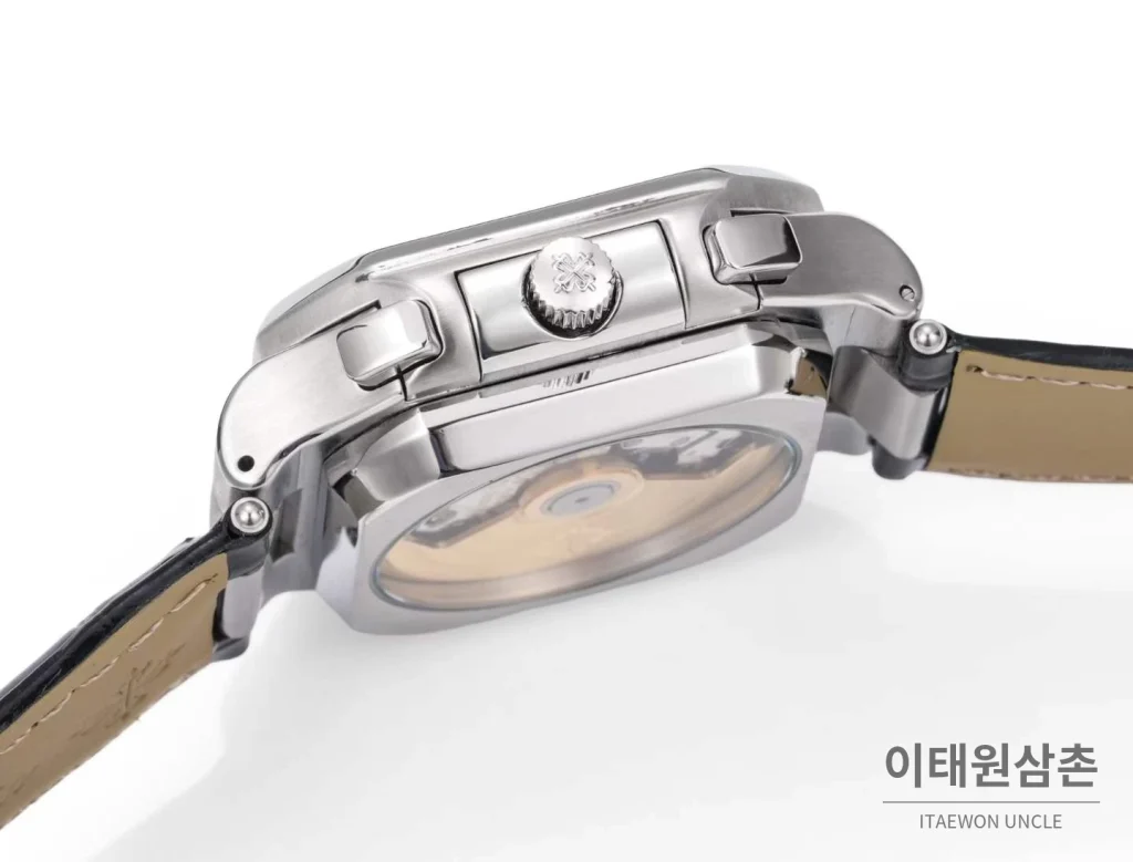 파텍필립 노틸러스 스틸 크로노그래프 오토매틱 44mm 5980/1A-014 그린 다이얼 블랙 가죽 스트랩