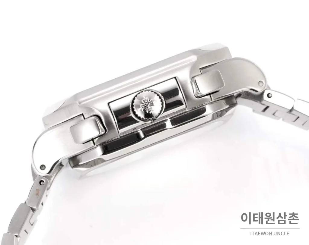 파텍필립 노틸러스 스틸 크로노그래프 오토매틱 44mm 블랙 (2)