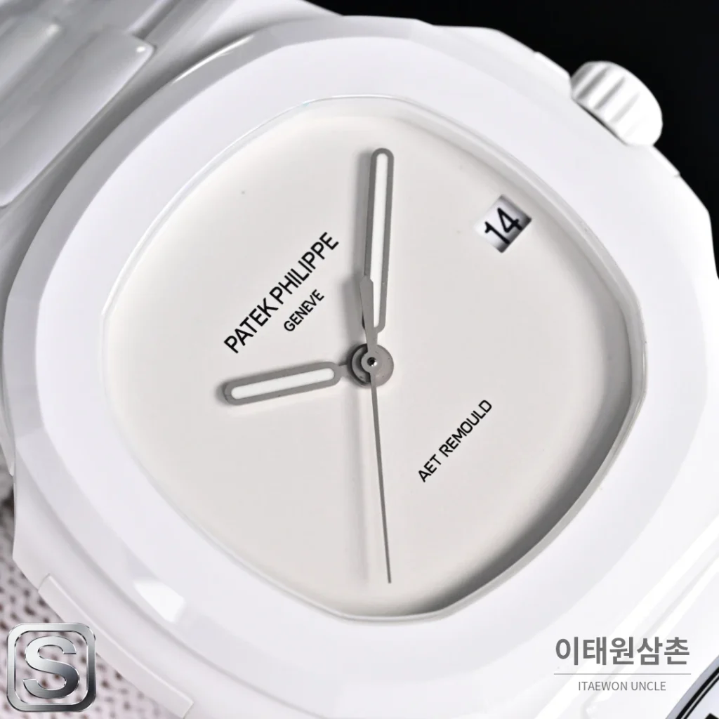 파텍필립 노틸러스 화이트 세라믹 아이스화이트 다이얼 오토매틱 40mm