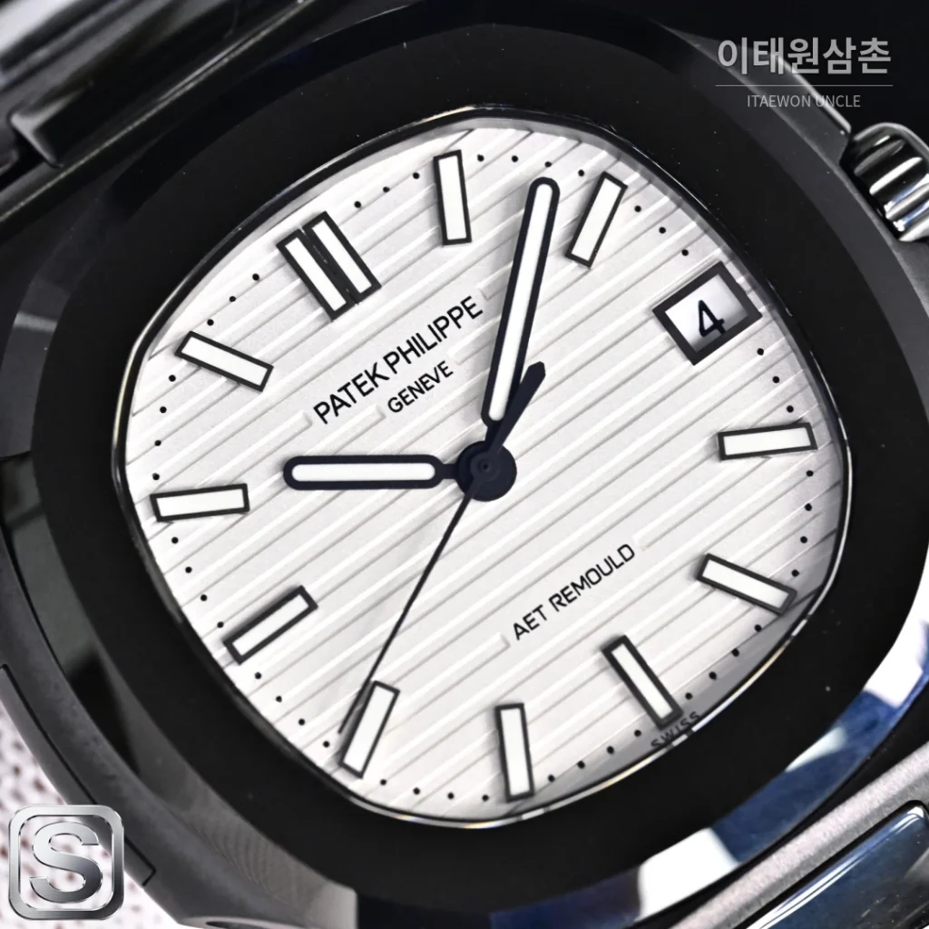 파텍필립 노틸러스 블랙 세라믹 아이스블루 다이얼 오토매틱 40mm 5711 스틸 브레이슬릿