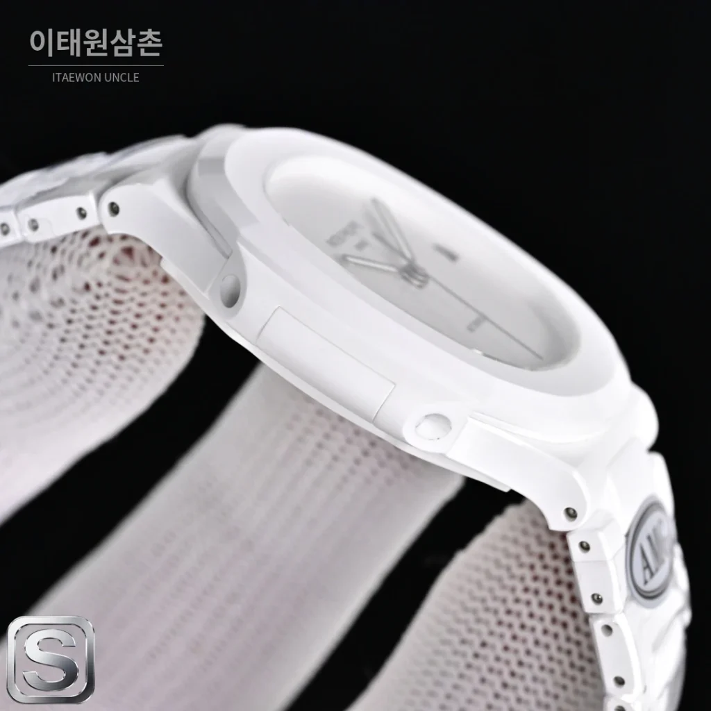 파텍필립 노틸러스 화이트 세라믹 아이스화이트 다이얼 오토매틱 40mm