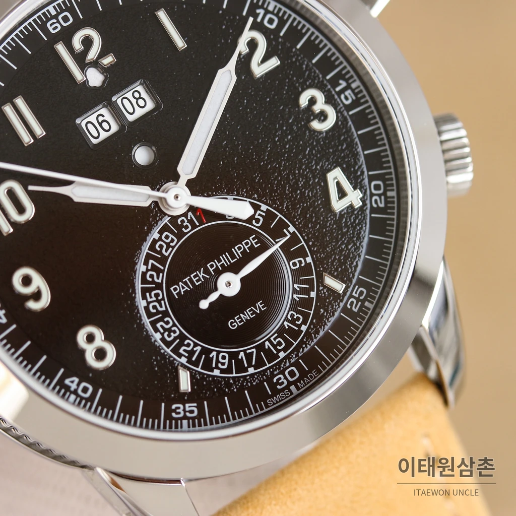 파텍필립 파일럿 트래블 타임 블랙 다이얼 베이지 스트랩 오토매틱 시계 41mm