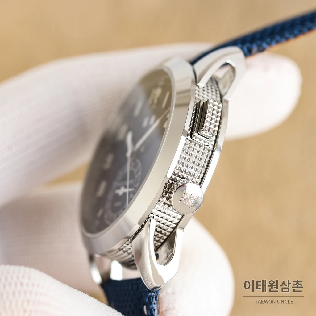 파텍필립 파일럿 트래블 타임 블루 다이얼 패브릭 스트랩 오토매틱 시계 41mm