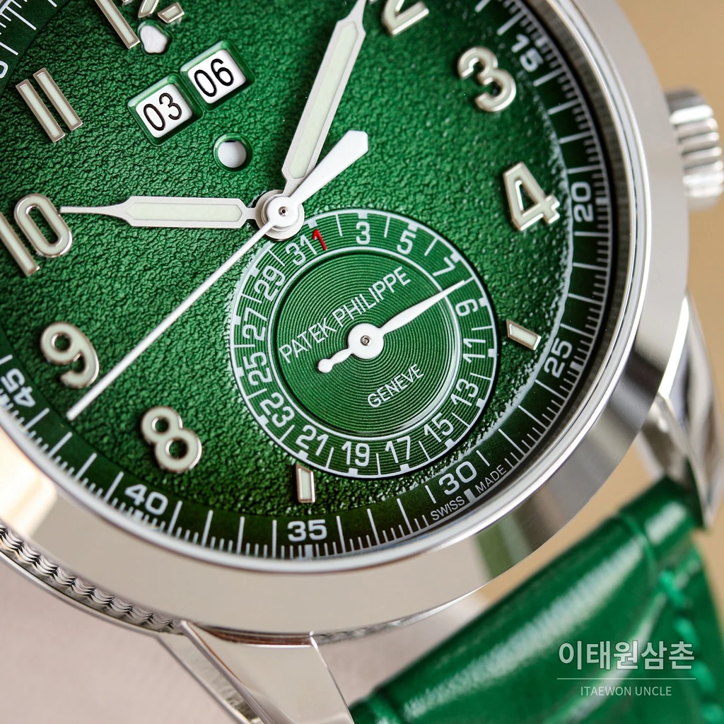 파텍필립 파일럿 트래블 타임 그린 다이얼 엠보싱 스트랩 오토매틱 시계 41mm