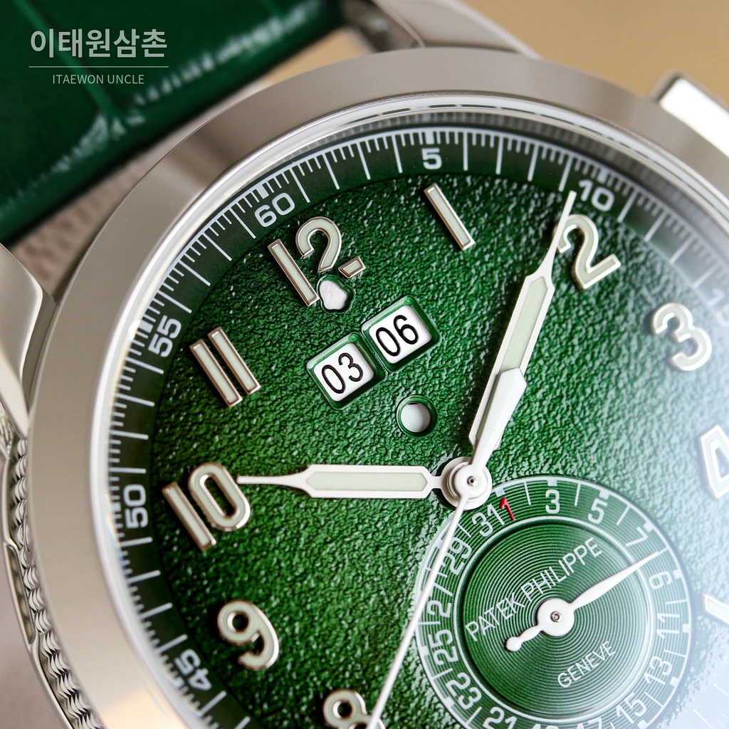 파텍필립 파일럿 트래블 타임 그린 다이얼 엠보싱 스트랩 오토매틱 시계 41mm