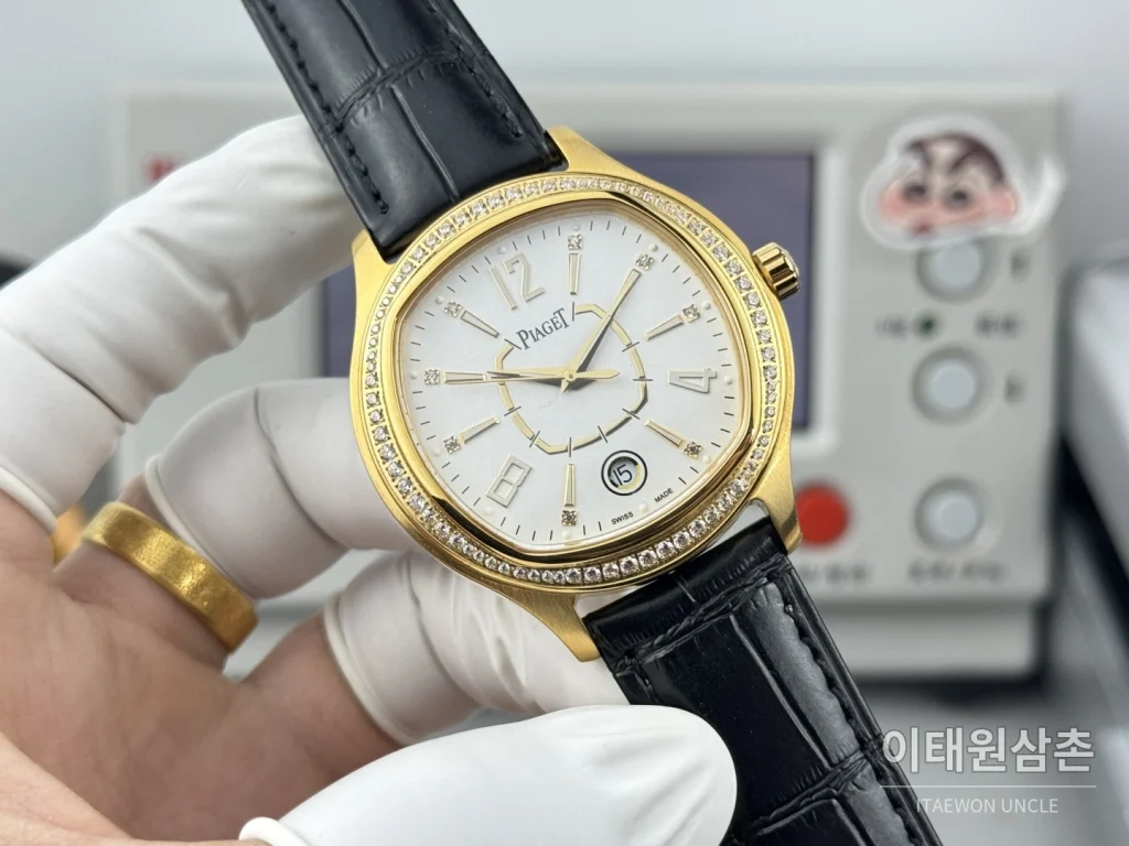 피아제 스퀘어케이스 골드베젤 화이트다이얼 오토매틱 42mm