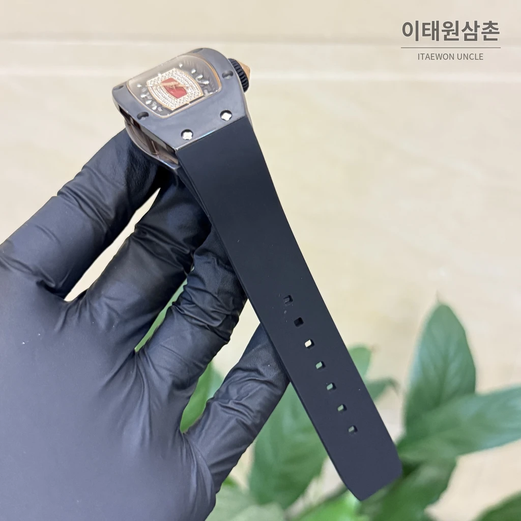 리차드밀 블랙세라믹베젤 레드다이얼 스켈레톤 여성용 시계