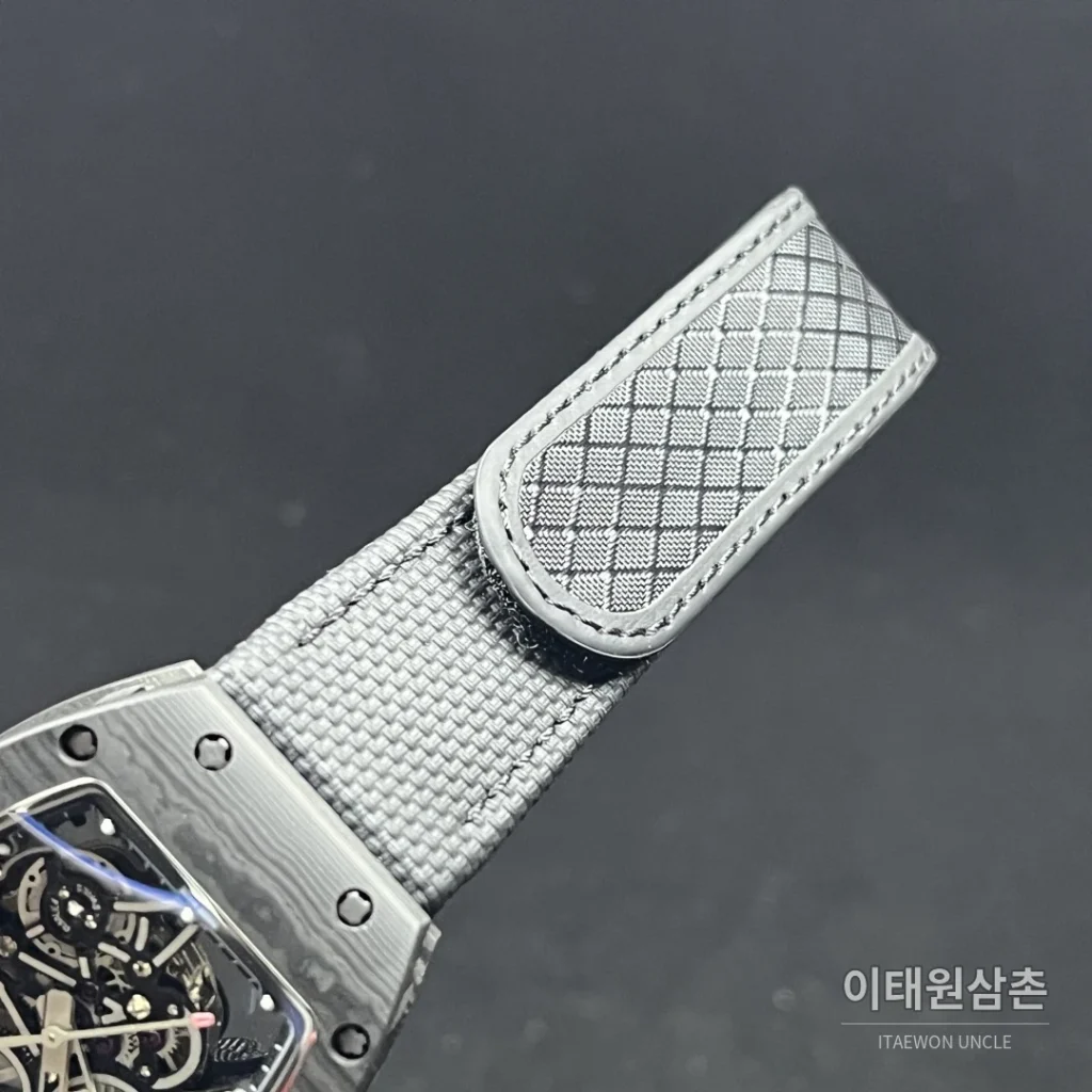리차드밀 카본 TPT 쿼츠 TPT 스켈레톤 토노 수동 시계 47.33mm 스켈레톤 다이얼 그레이 러버 스트랩