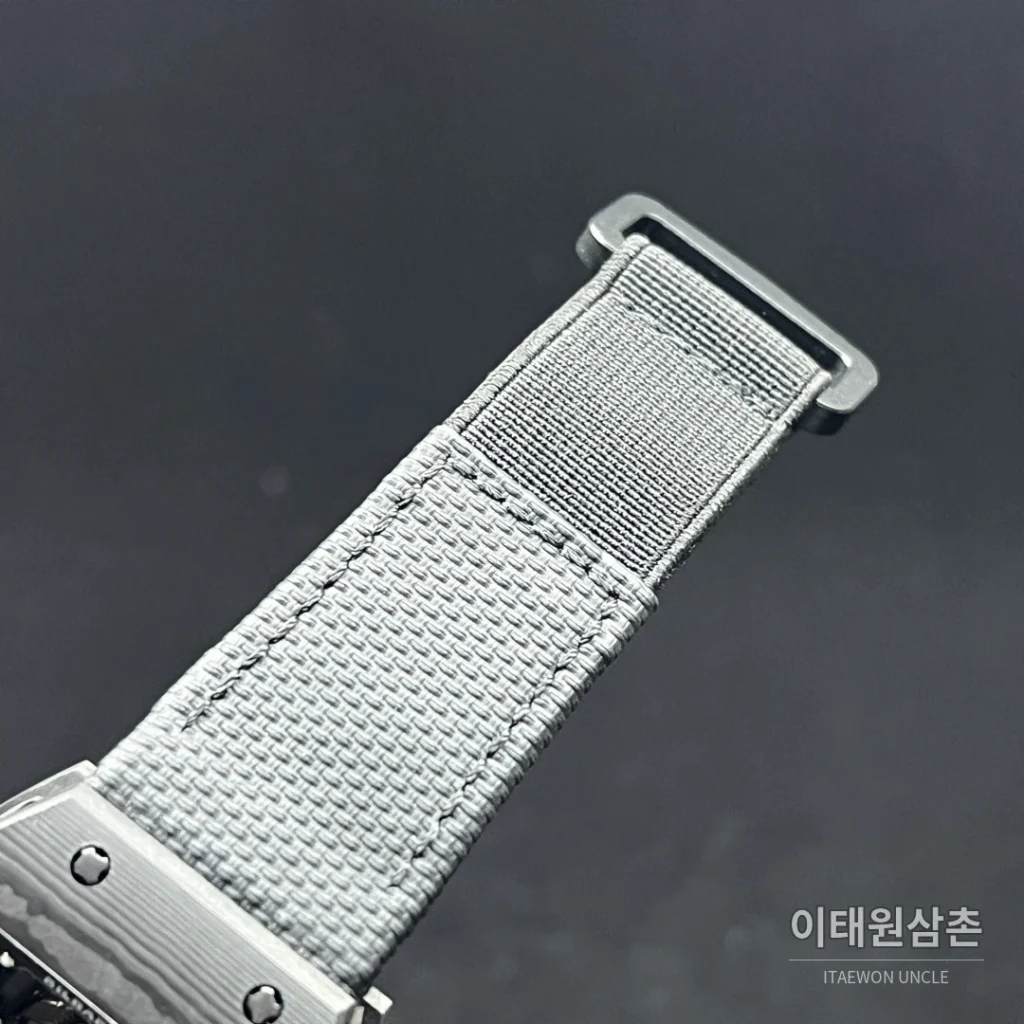리차드밀 카본 TPT 쿼츠 TPT 스켈레톤 토노 수동 시계 47.33mm 스켈레톤 다이얼 그레이 러버 스트랩