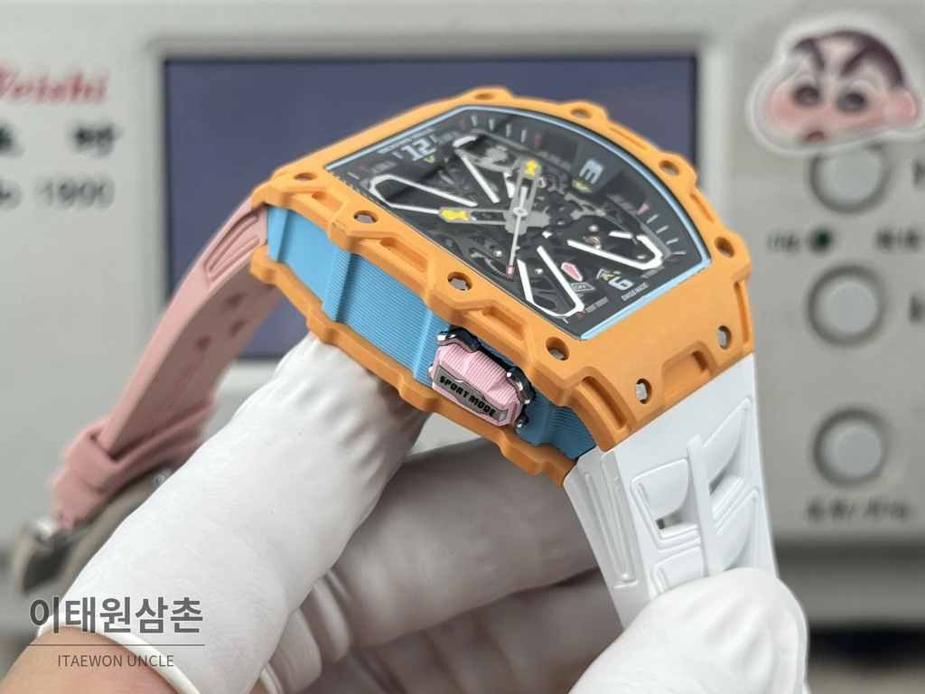 리차드밀 NTPT 카본 스켈레톤 오렌지 오토매틱 49.95mm 스켈레톤 다이얼 핑크 러버 스트랩