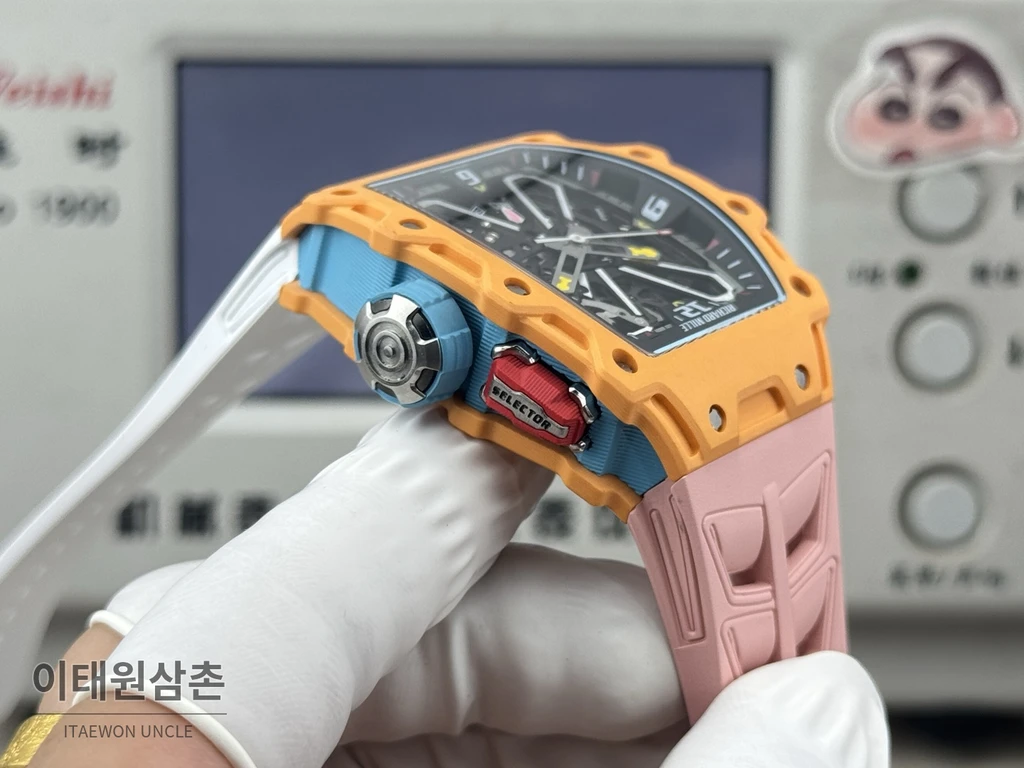 리차드밀 NTPT 카본 스켈레톤 오렌지 오토매틱 49.95mm 스켈레톤 다이얼 핑크 러버 스트랩