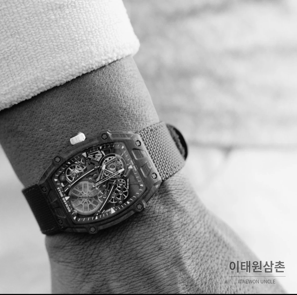 리차드밀 라파엘나달 NTPT카본 블랙베젤 플라잉투르비용 시계 47.25mm (2)