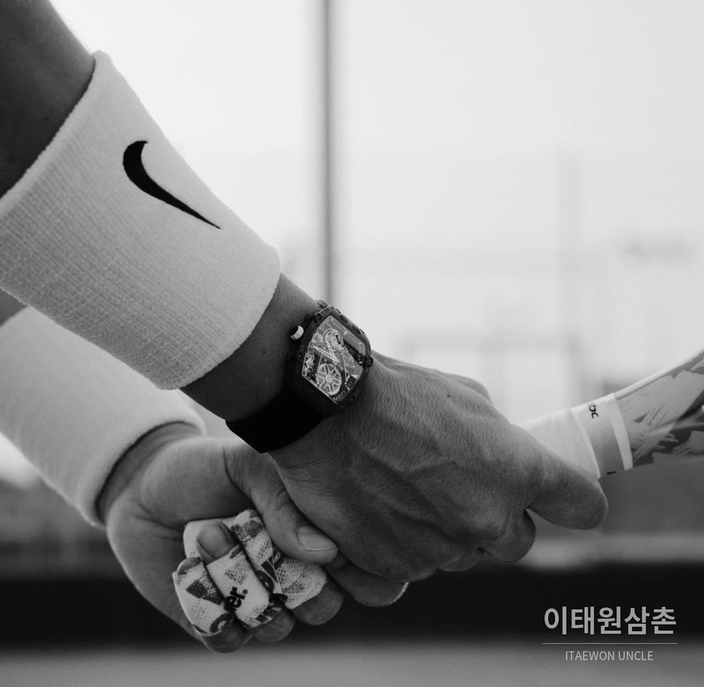 리차드밀 라파엘나달 NTPT카본 블랙베젤 플라잉투르비용 시계 47.25mm (2)
