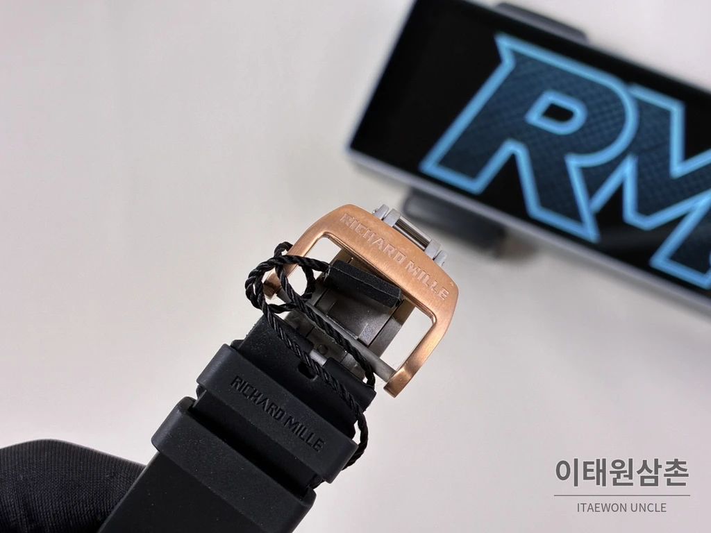 리차드밀 RM 17-02 화이트 세라믹 블랙 스트랩 투르비용 시계 48mm