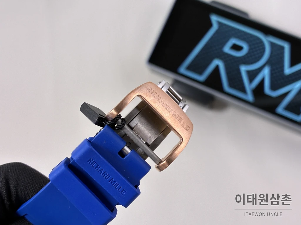 리차드밀 RM 17-02 화이트 세라믹 블루 스트랩 투르비용 시계 48mm