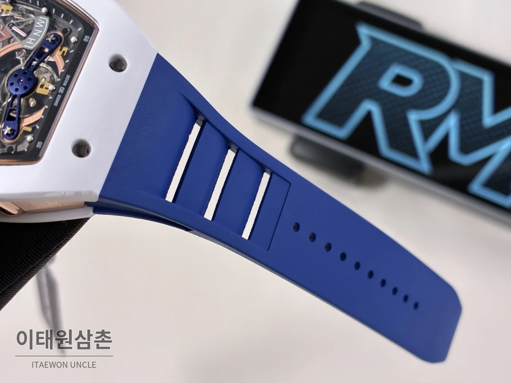 리차드밀 RM 17-02 화이트 세라믹 블루 스트랩 투르비용 시계 48mm
