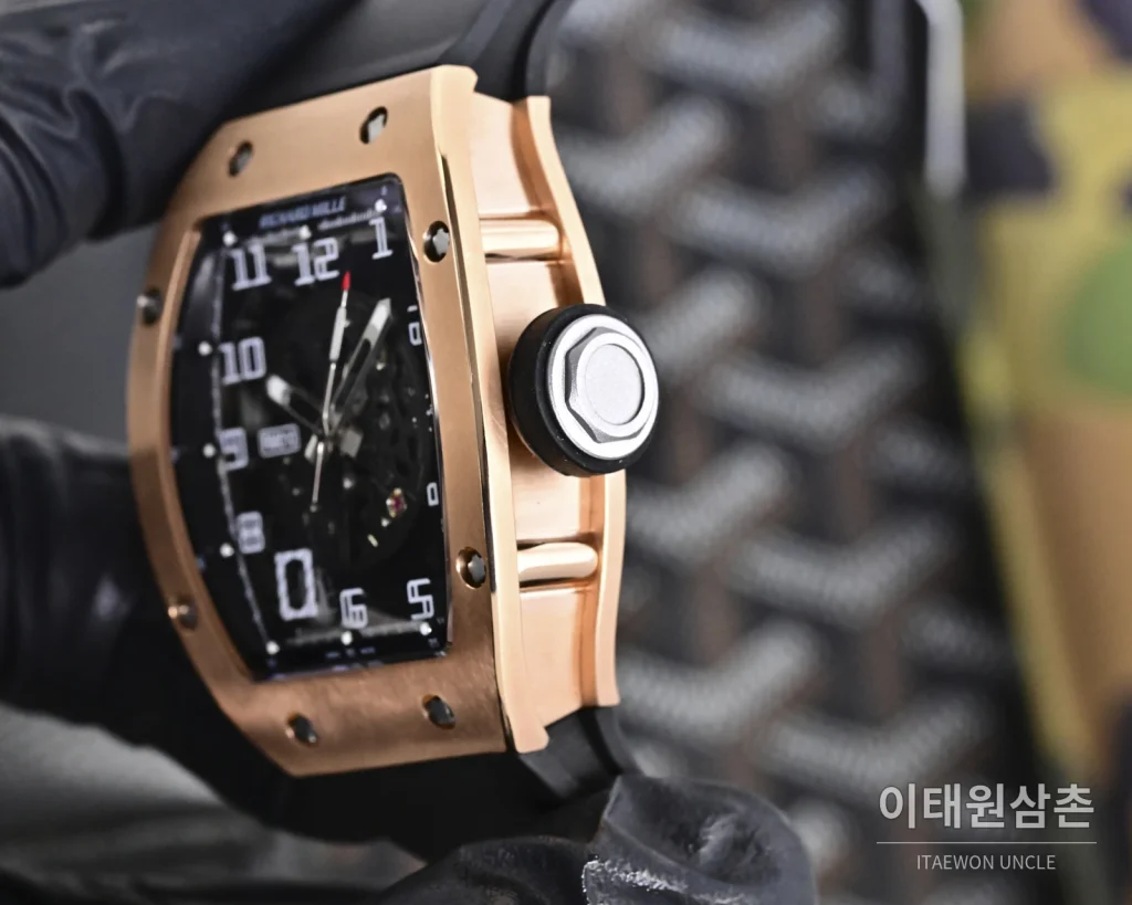 리차드밀 RM010 오토매틱 48mm 스켈레톤 다이얼 블랙 러버 스트랩