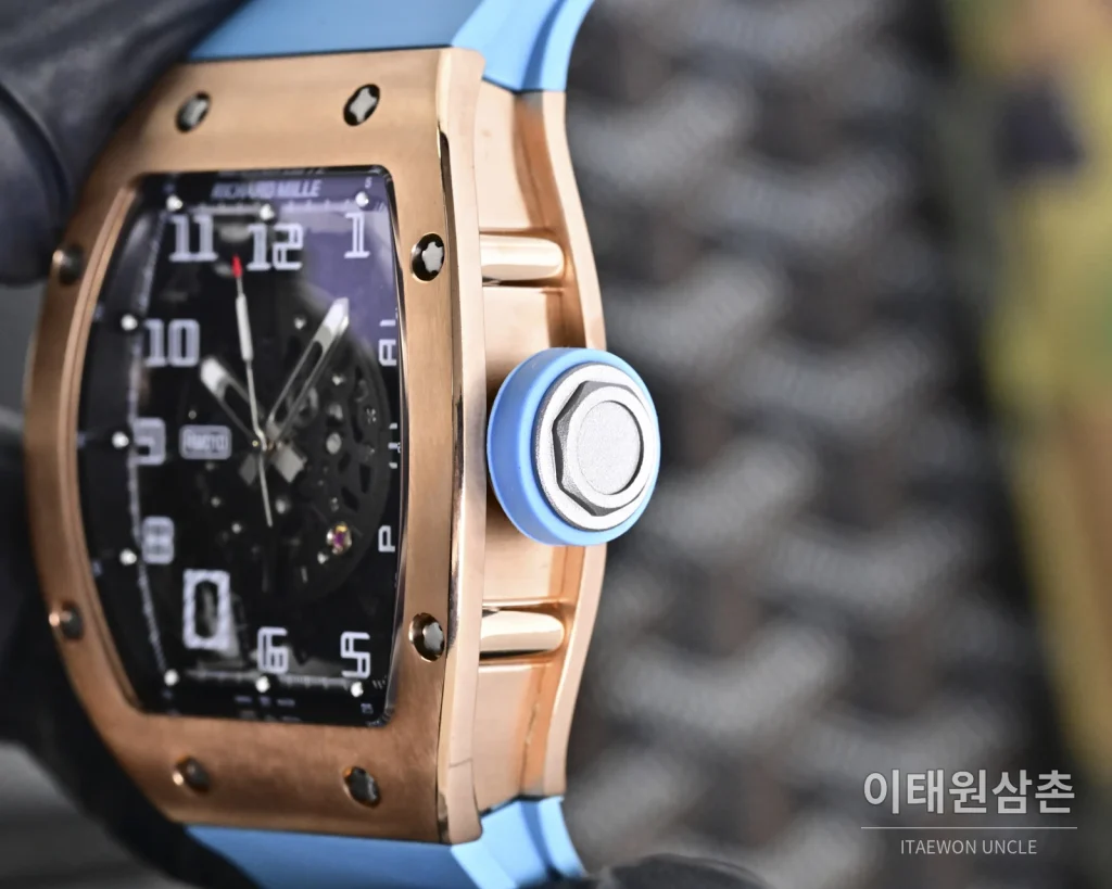 리차드밀 RM010 오토매틱 48mm 스켈레톤 다이얼 아이스블루 러버 스트랩 (2)