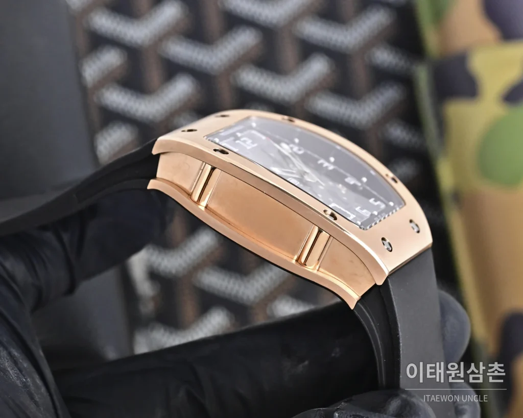 리차드밀 RM010 오토매틱 48mm 스켈레톤 다이얼 블랙 러버 스트랩