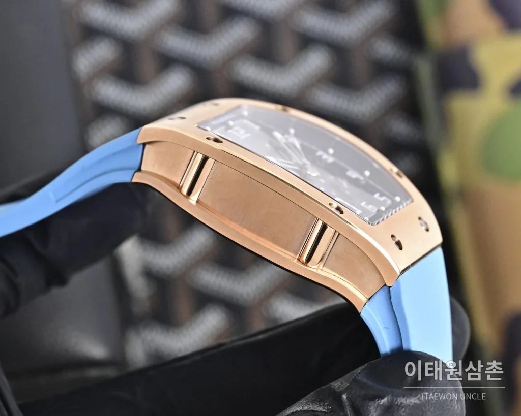 리차드밀 RM010 오토매틱 48mm 스켈레톤 다이얼 아이스블루 러버 스트랩 (2)