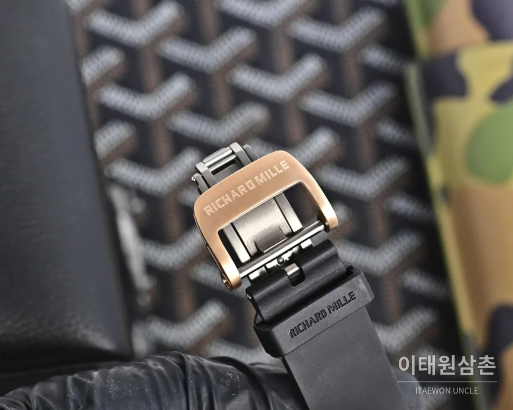 리차드밀 RM010 오토매틱 48mm 스켈레톤 다이얼 블랙 러버 스트랩