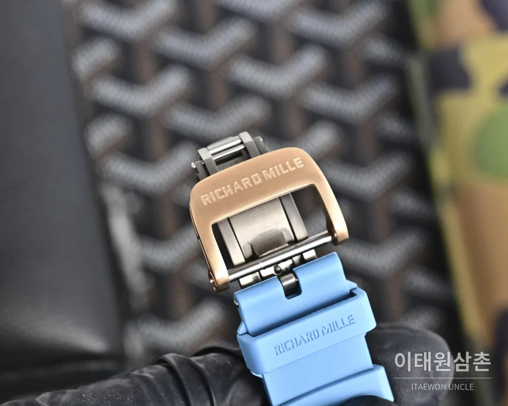 리차드밀 RM010 오토매틱 48mm 스켈레톤 다이얼 아이스블루 러버 스트랩 (2)