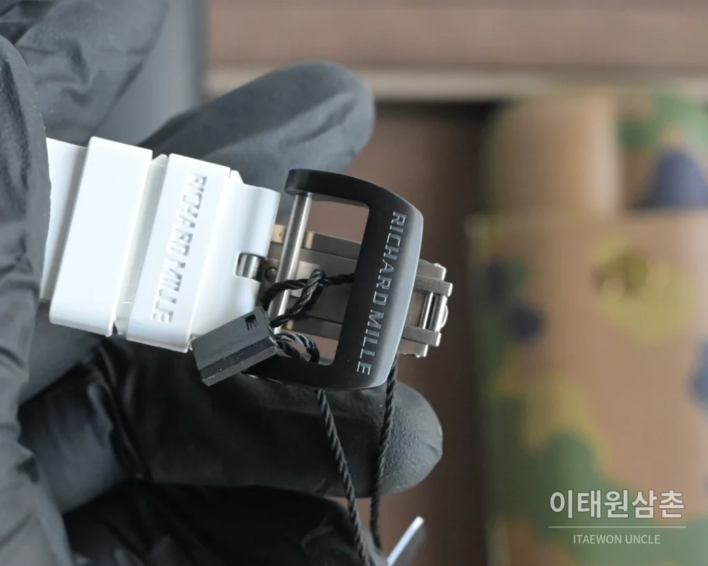 리차드밀 RM052 오토매틱 스켈레톤 다이얼 화이트 러버 스트랩 블랙 베젤
