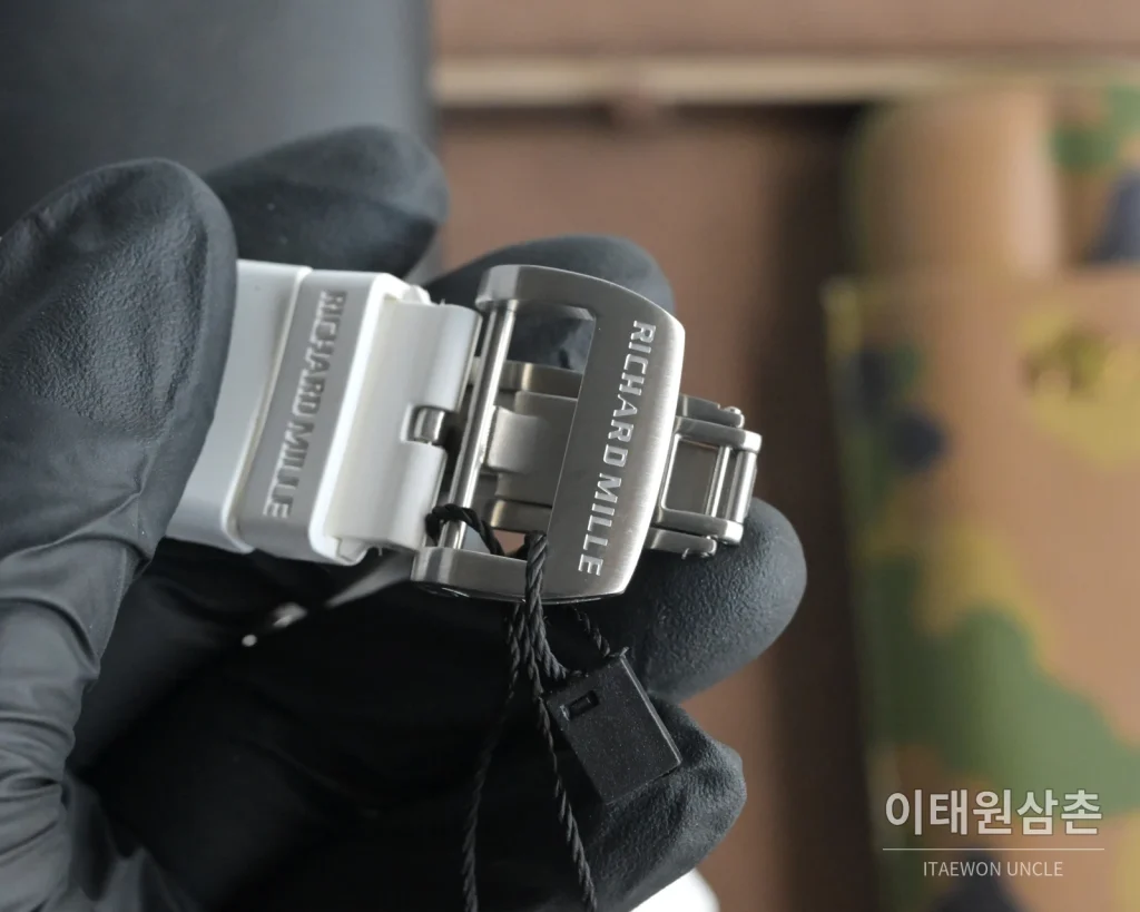 리차드밀 RM052 오토매틱 스켈레톤 다이얼 화이트 러버 스트랩 그레이 베젤