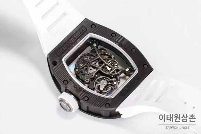 리차드밀 RM055 NTPT카본 블랙스켈레톤 수동 49.9mm 스켈레톤 다이얼 화이트 러버 스트랩 블랙 베젤