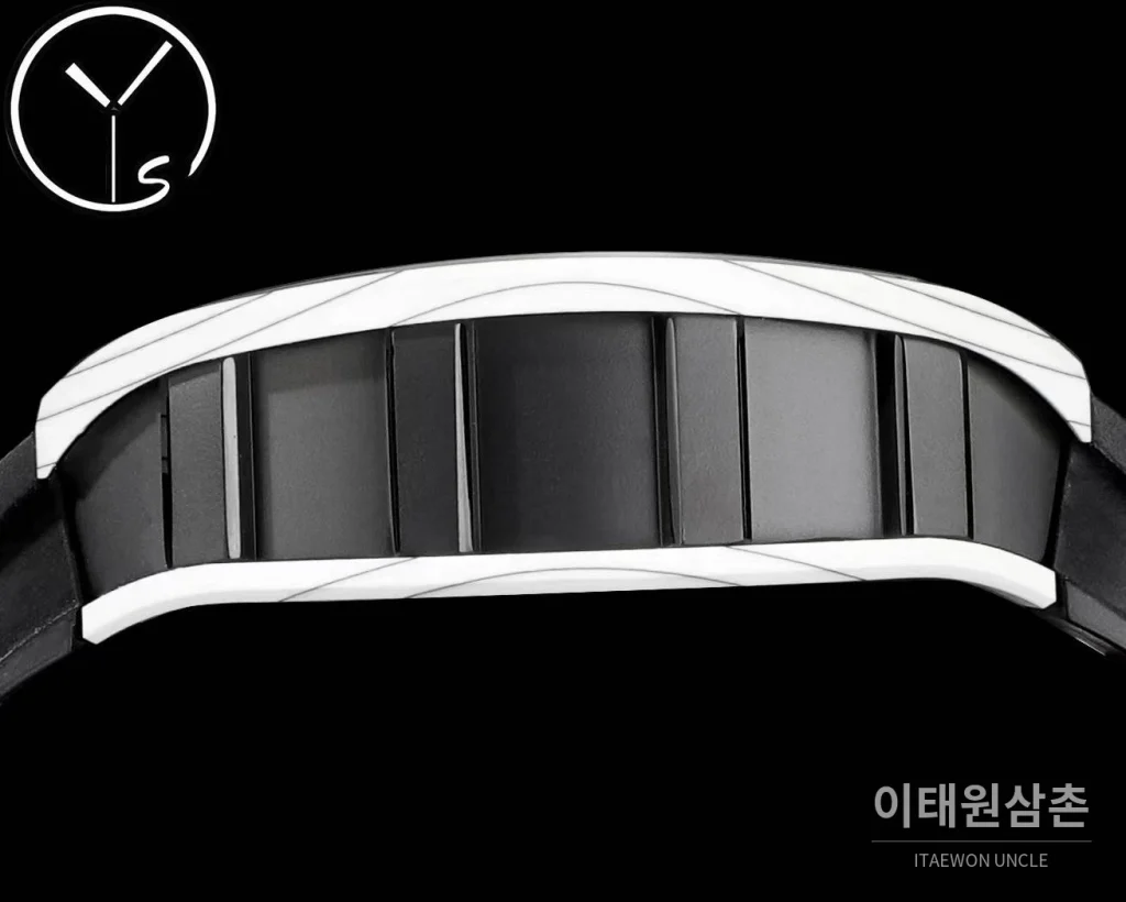 리차드밀 RM055 NTPT카본 블랙스켈레톤 수동 49.9mm 스켈레톤 다이얼 블랙 러버 스트랩 화이트 베젤
