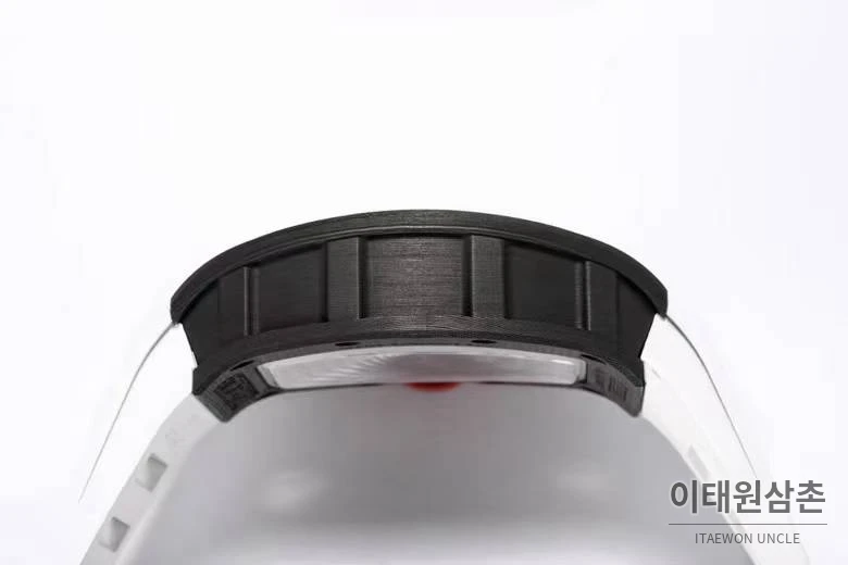 리차드밀 RM055 NTPT카본 블랙스켈레톤 수동 49.9mm 스켈레톤 다이얼 화이트 러버 스트랩 블랙 베젤 (2)