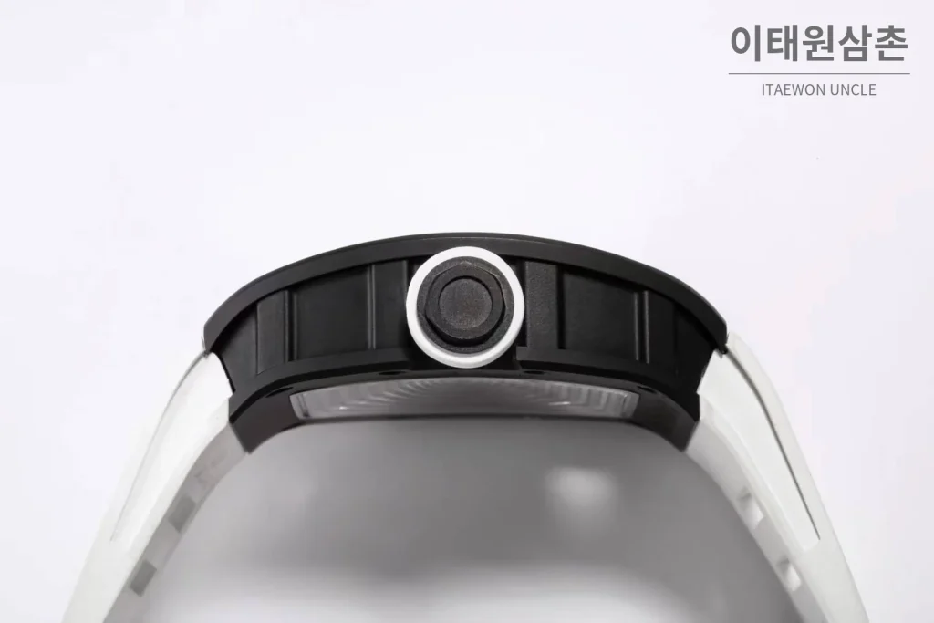 리차드밀 RM055 화이트세라믹 스켈레톤 수동 49.9mm 스켈레톤 다이얼 화이트 러버 스트랩 블랙 베젤 (3)