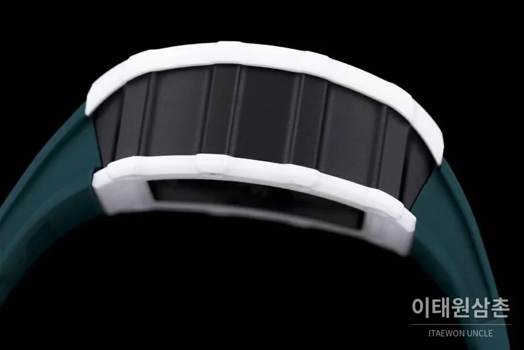 리차드밀 RM11-FM 플라이백 크로노그래프 카본 세라믹 스켈레톤 오토매틱 50mm 스켈레톤 다이얼 그린 러버 스트랩 화이트 베젤