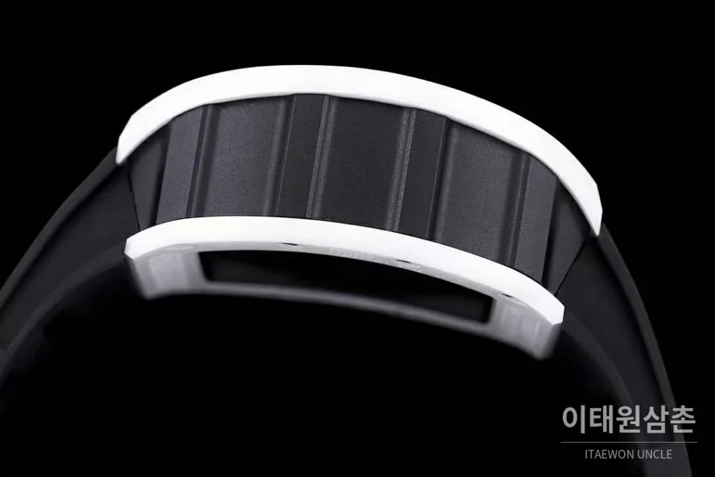 리차드밀 RM11-FM 플라이백 크로노그래프 카본 세라믹 스켈레톤 오토매틱 50mm 스켈레톤 다이얼 블랙 러버 스트랩 화이트 베젤 (2)