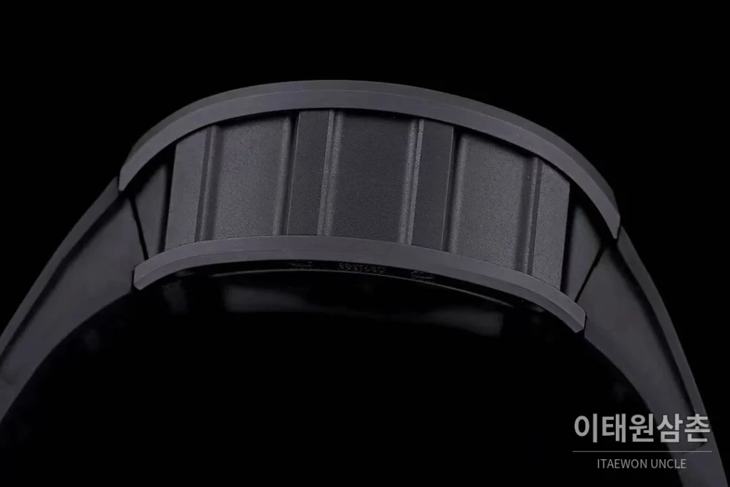 리차드밀 RM11-FM 플라이백 크로노그래프 카본 세라믹 스켈레톤 오토매틱 50mm 스켈레톤 다이얼 블랙 러버 스트랩 블랙 베젤