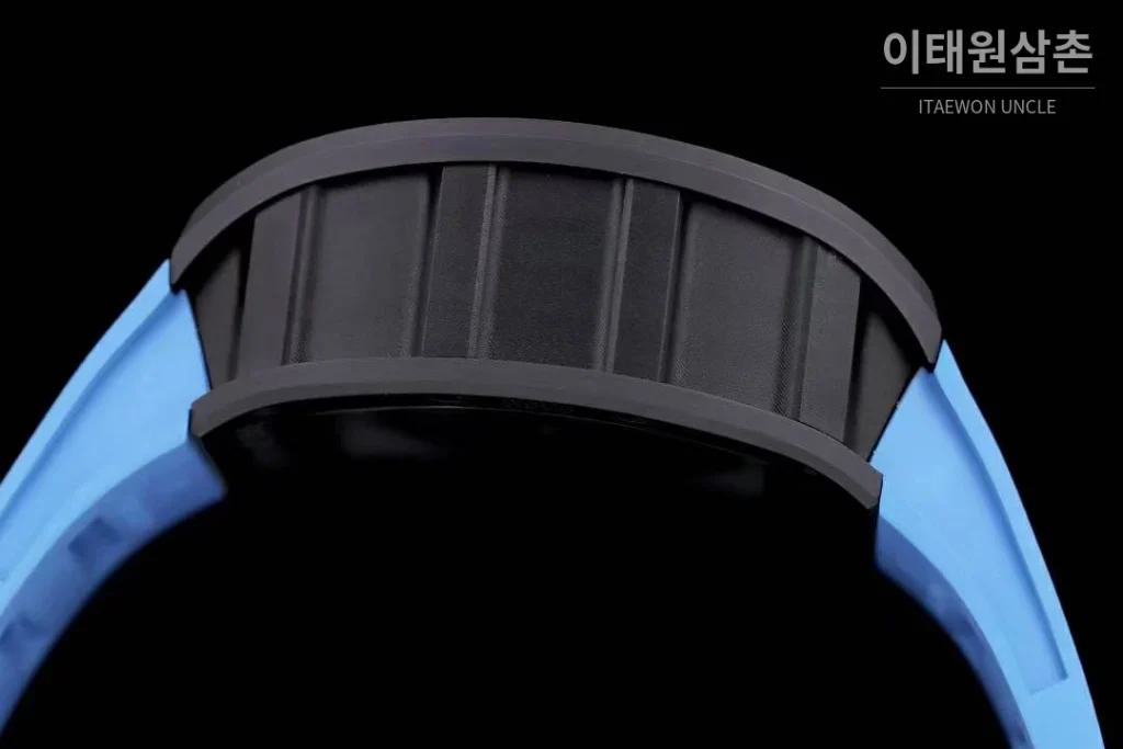 리차드밀 RM11-FM 플라이백 크로노그래프 카본 세라믹 스켈레톤 오토매틱 50mm 스켈레톤 다이얼 아이스블루 러버 스트랩 블랙 베젤