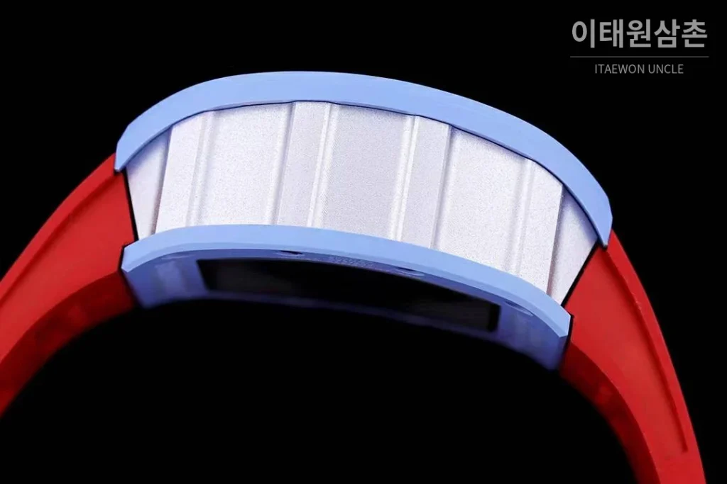 리차드밀 RM11-FM 플라이백 크로노그래프 카본 세라믹 스켈레톤 오토매틱 50mm 블랙 다이얼 레드 러버 스트랩 아이스블루 베젤