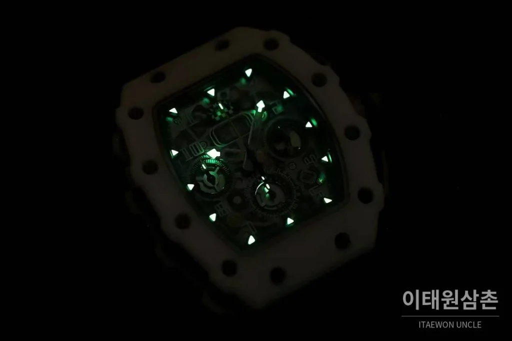 리차드밀 RM11-FM 플라이백 크로노그래프 카본 세라믹 스켈레톤 오토매틱 50mm 스켈레톤 다이얼 블랙 러버 스트랩 화이트 베젤