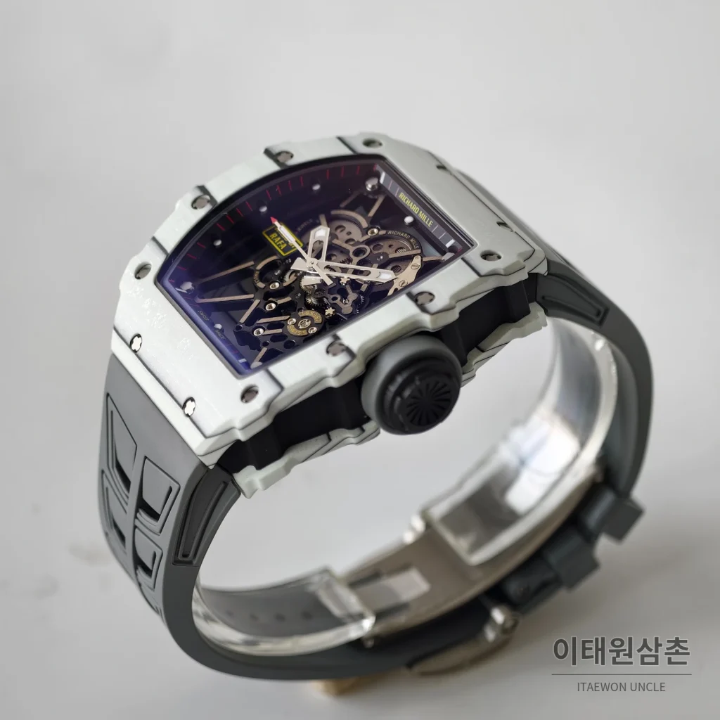 리차드밀 RM35-01 카본파이버 스켈레톤 오토매틱 49.94mm 블랙 그레이 러버 스트랩 실버 베젤