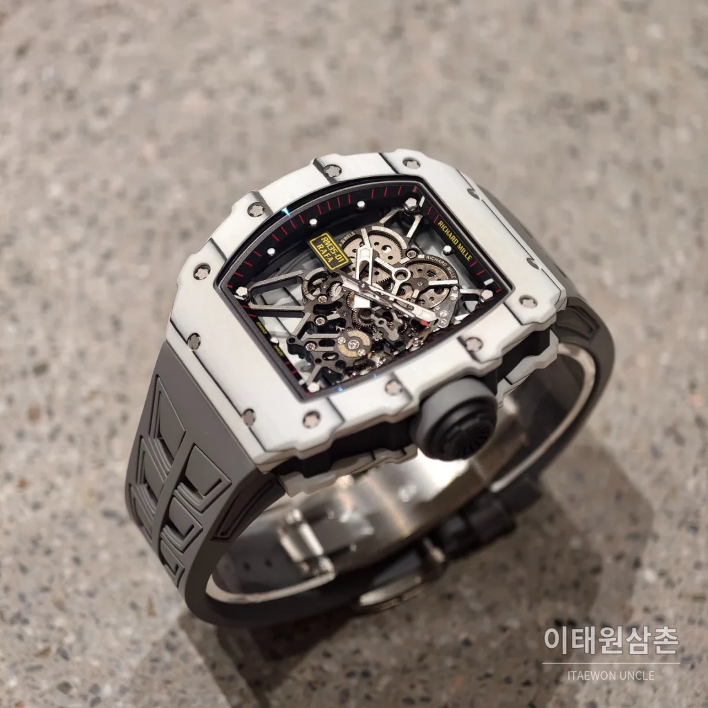 리차드밀 RM35-01 카본파이버 스켈레톤 오토매틱 49.94mm 블랙 그레이 러버 스트랩
