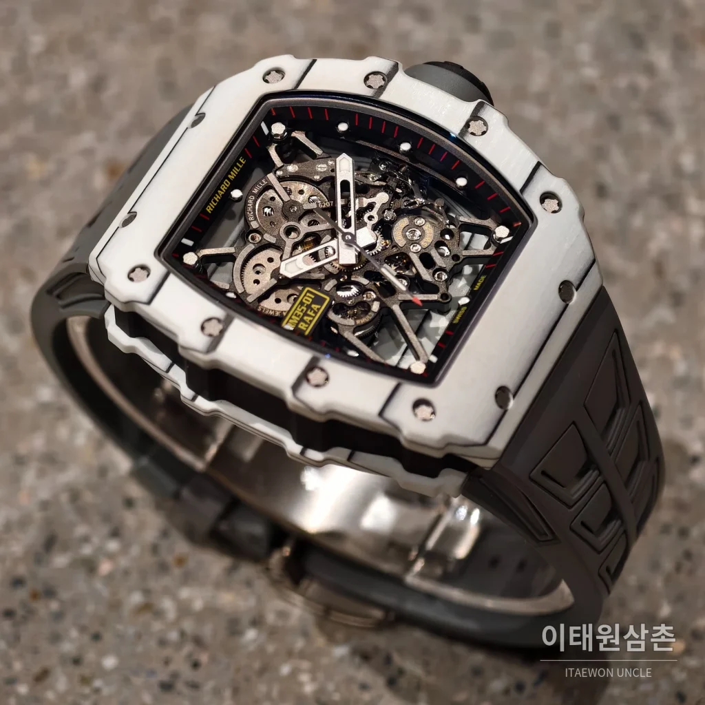리차드밀 RM35-01 카본파이버 스켈레톤 오토매틱 49.94mm 블랙 그레이 러버 스트랩